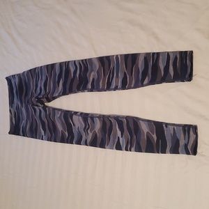 Lululemon Camo Wunder Under Size 4
